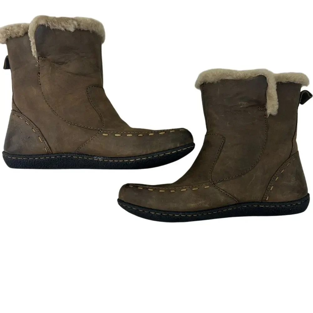 Born Crown Women’s Brown Leather and Sherpa Boots